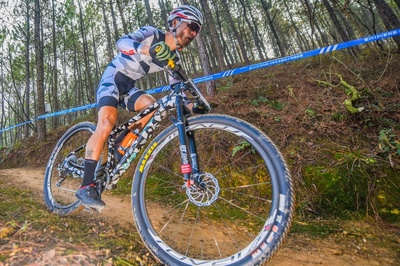 左手车把右手小吃，骑行寻味两不误——慢游常山的美食之旅